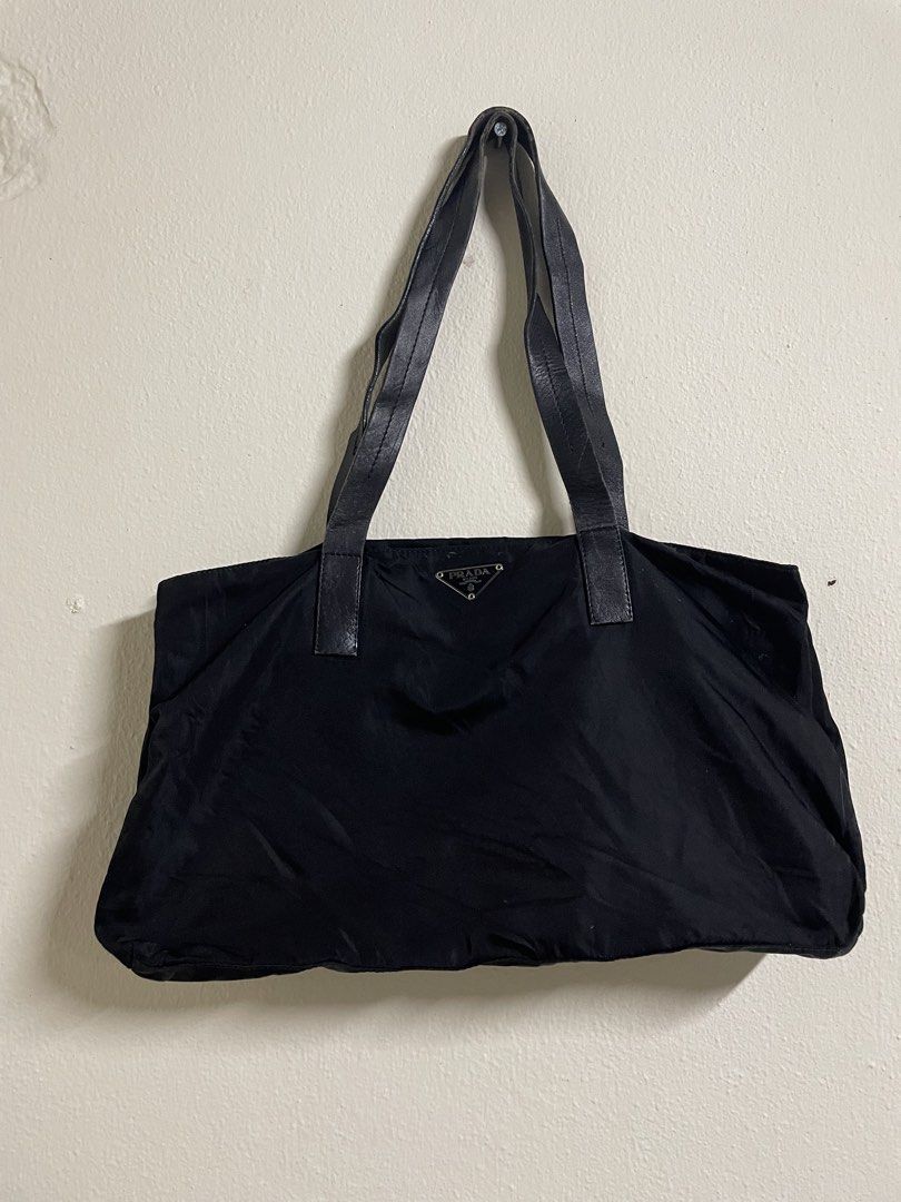 Authentic Prada (Category: Bags & Wallets) located in Pasir Mas. Submitted by khairulpeja (Listing ID 1448476166, Image 1). Description: Authentic.
