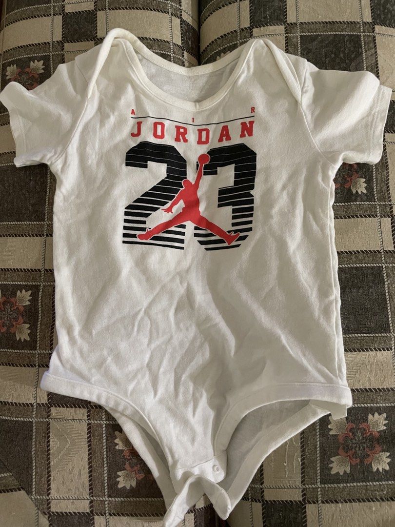 Baby Boy Onesies/Rompers (Category: Babies & Kids Fashion) located in Tarlac. Submitted by admmr (Listing ID 1448279127, Image 3). Description: (2) Sizes vary from 1 to 6mos Few have yellow stains and 1 has small holes 18pcs for 1,100php Check my other post (1) to see pics.