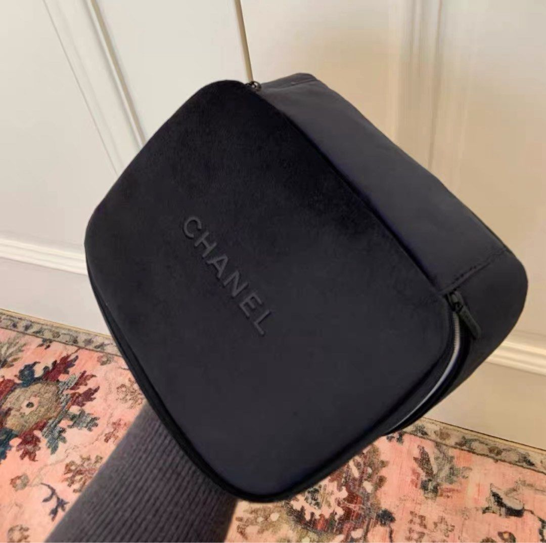 Beauty Cosmetic Pouch (Category: Purses & Pouches) located in Kuala Lumpur. Submitted by babylon.babylon (Listing ID 1448435081, Image 3). Description: .