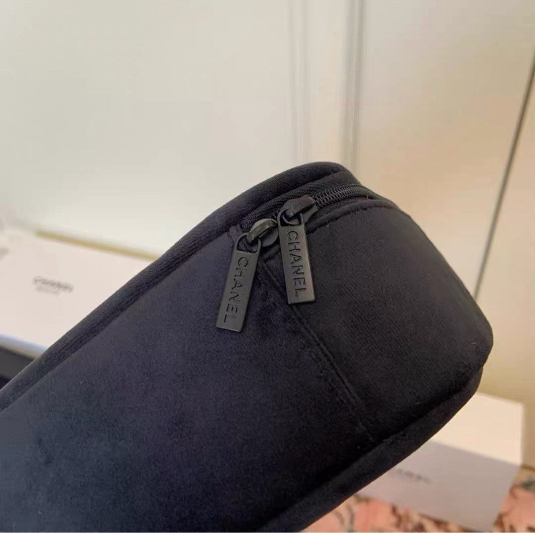 Beauty Cosmetic Pouch (Category: Purses & Pouches) located in Kuala Lumpur. Submitted by babylon.babylon (Listing ID 1448435081, Image 2). Description: .