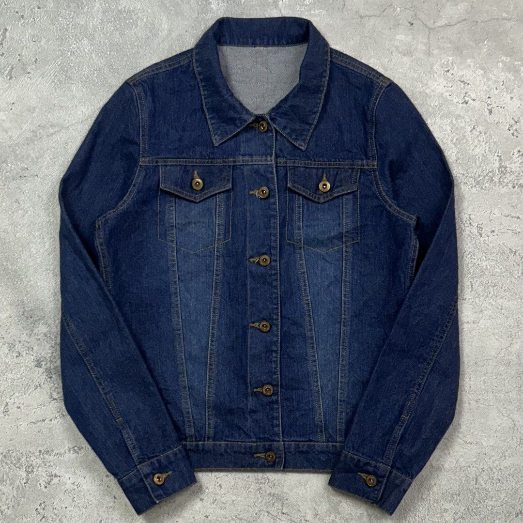 Blue Trucker Denim Jacket / Jaket Denin Biru Gelap (Kategori: Baju Luaran) berada di Jakarta Selatan. Dikirim oleh w3.curated (ID iklan 1448390233, Gambar 3). Deskripsi: •Size: M-L •Great Condition 8,8/10 Chat For Details REKBER OREN ON.