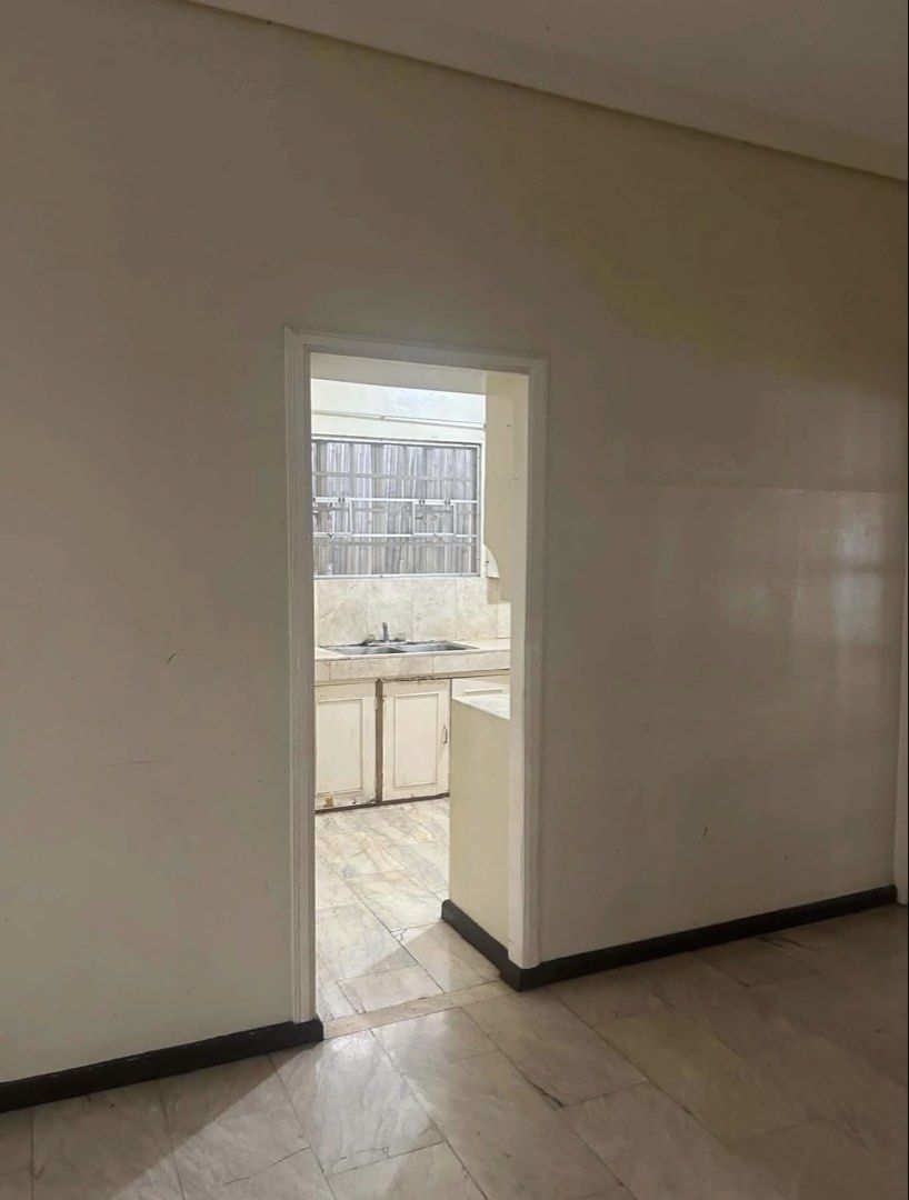 Bungalow House For Rent (Category: House & Lot) located in Las Pinas. Submitted by mariafutalan510 (Listing ID 1448306150, Image 3). Description: Ayala Alabang Village District 7 - Bungalow House For Rent LA:347sqm FA:250sqm 3Bedrooms 3Toilet & Bath Maid’s Room 1Car Garage Rental Rate: Php 75,000.00 Annual Village Association Dues and Registration Fee of 10,000.00 as new tenant shall be for the account of the LESSEE Viewing: By Appointment.