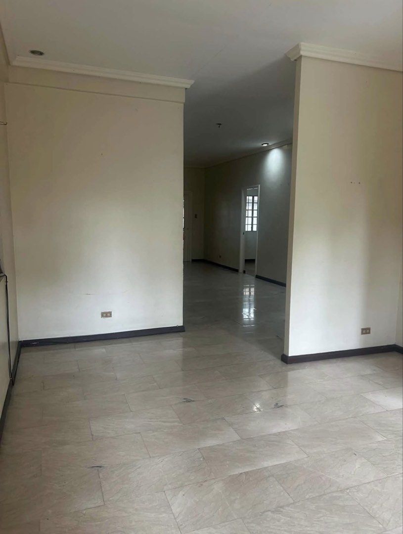 Bungalow House For Rent (Category: House & Lot) located in Las Pinas. Submitted by mariafutalan510 (Listing ID 1448306150, Image 2). Description: Ayala Alabang Village District 7 - Bungalow House For Rent LA:347sqm FA:250sqm 3Bedrooms 3Toilet & Bath Maid’s Room 1Car Garage Rental Rate: Php 75,000.00 Annual Village Association Dues and Registration Fee of 10,000.00 as new tenant shall be for the account of the LESSEE Viewing: By Appointment.
