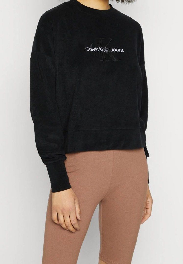 CALVIN KLEIN PULLOVER (Category: Longsleeves) located in Singapore. Submitted by clothesxcottage (Listing ID 1448428421, Image 3). Description: .
