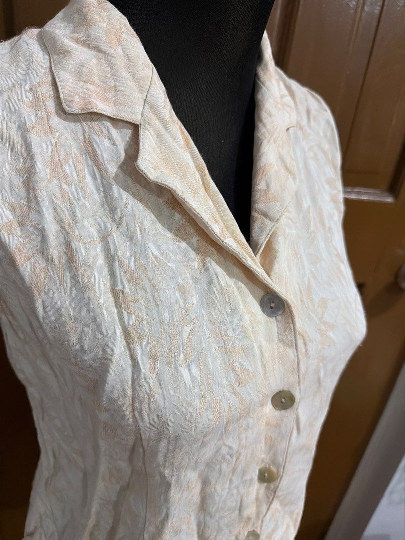 Camille Claudel Sleeveless Button-Up Blouse (Category: Blouses) located in Quezon City. Submitted by kimpauline (Listing ID 1448410473, Image 2). Description: S-m.