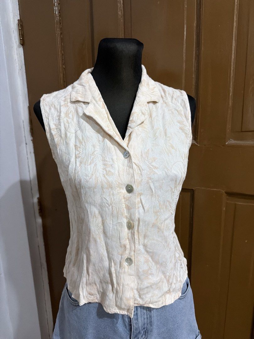 Camille Claudel Sleeveless Button-Up Blouse (Category: Blouses) located in Quezon City. Submitted by kimpauline (Listing ID 1448410473, Image 1). Description: S-m.