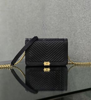 (Category: ) located in . Submitted by neverfull_luxury_sg (Listing ID 1448343417, Image 1). Description: .