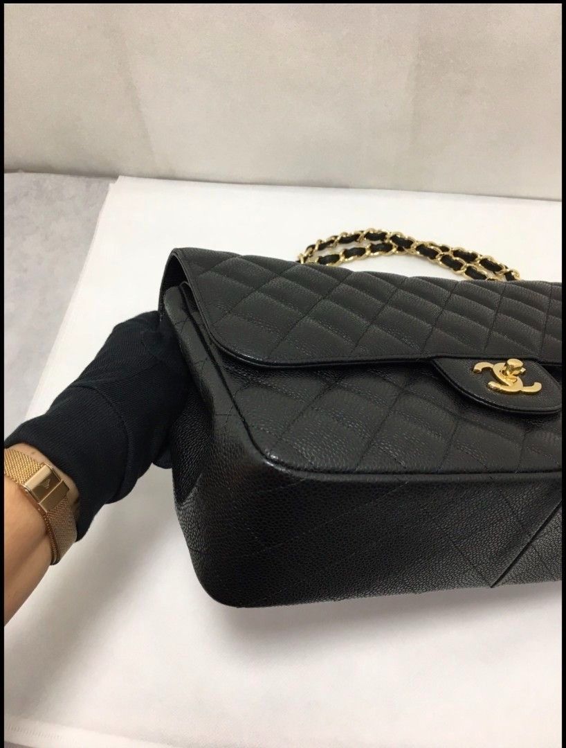 Chanel Classic Flap Bag Black Caviar Leather （分類：手袋及銀包）位於 Hong Kong。 由 kkmii 提交（商品編號 1448289876，圖片 2）。簡介： 。