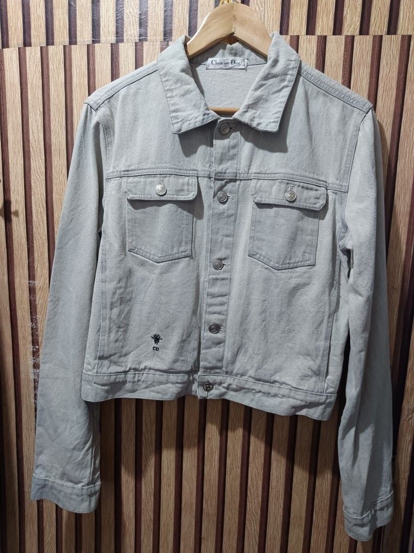 Christian Dior Denim Jacket (Category: Luxury Apparel) located in Cebu City. Submitted by negotiableprice22 (Listing ID 1448433749, Image 1). Description: CHRISTIAN DIOR DENIM JACKET You can see the logo on the buttons. You can see the logo at the front bottom left side. DIMES MEASURED ON FLAT SURFACE width 19.5 length 21.5 sleeve 26.5 complete tags need wash available.