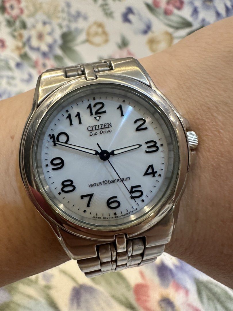 Citizen Eco-Drive White Field Watch (Category: Men's Watches) located in Pasig City. Submitted by surplusatbp (Listing ID 1448481037, Image 1). Description: Preloved Watches Citizen Eco-Drive White Field Watch Field Watch Design: Classic military-inspired dial with high-legibility numerals and distinct hands. Solar Charging: Always powered by light; never requires a battery change. Versatile Look: Crisp white dial pairs well with any leather or s