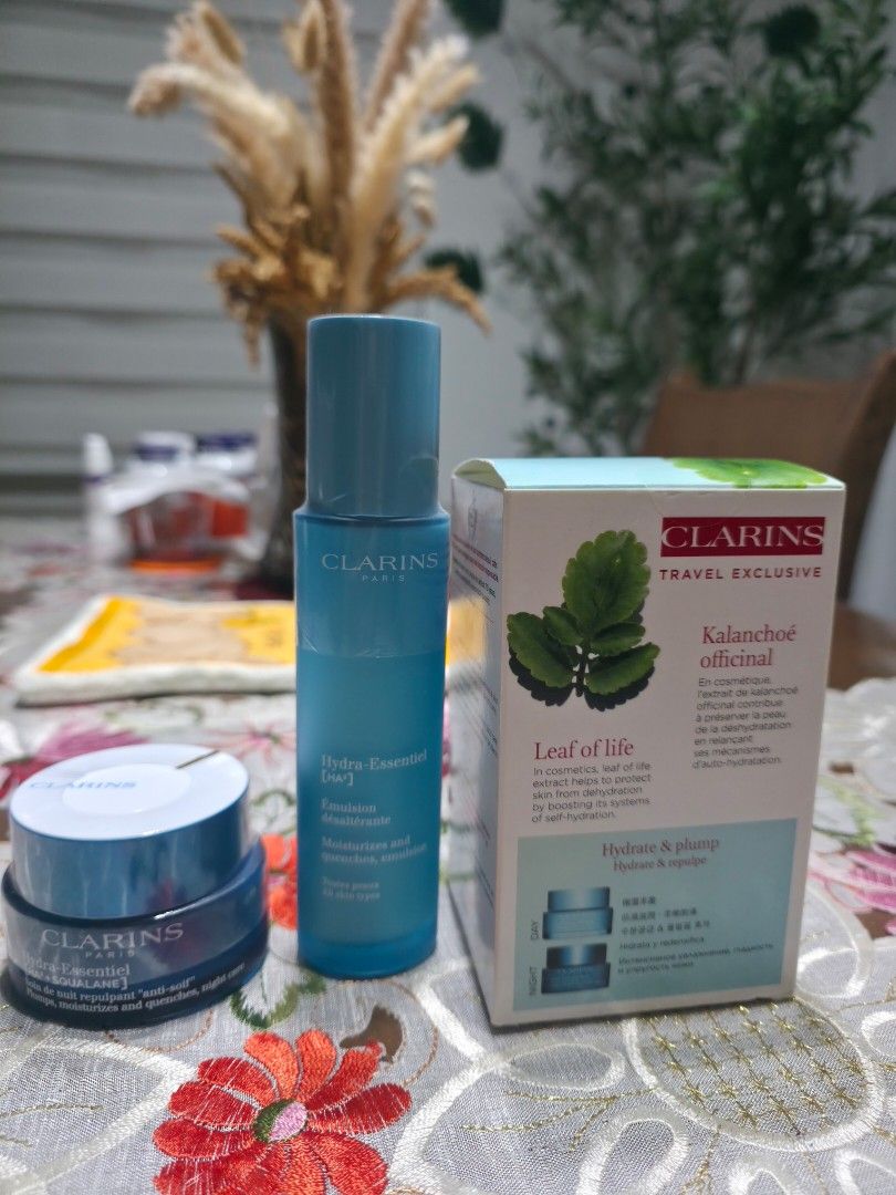 Clarins Hydra-Essentiel Light & Night Cream Set (Category: Face Care) located in Cavite. Submitted by aikoaiko (Listing ID 1448442804, Image 3). Description: - Clarins Hydra-Essentiel Set - Includes: Light Cream (50ml) & Night Cream (50ml) - Bonus: Travel Exclusive Kalanchoe Officinal product - Benefits: Hydrates and plumps skin - Excellent value for a complete skincare routine.