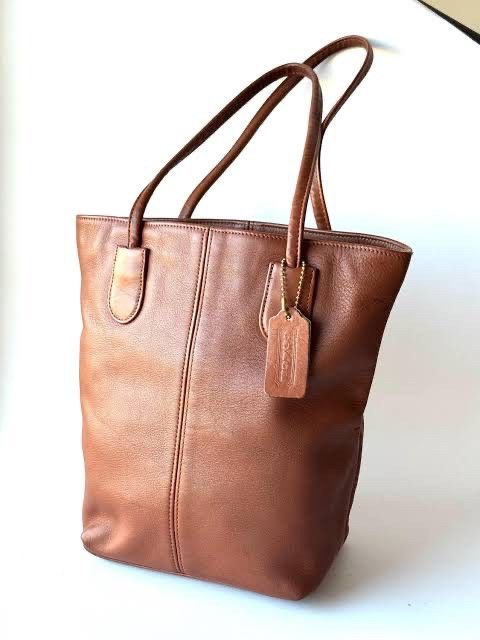 Coach Brown Lunch Tote Micro Bag (Category: Luxury Bags & Wallets) located in Manila. Submitted by kagi_finds (Listing ID 1448279918, Image 1). Description: 📦 Mode of Payment (Payment First Basis) • GCash 🚚 Delivery Options • J&T Express (SF 44 pesos base fare ncr/small pouch) • LBC (SF 54 pesos base fare ncr/small pouch) • Lalamove (NCR) Feel free to message me if you have any questions..