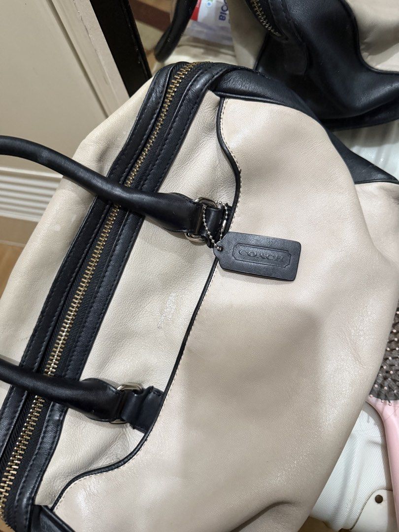Coach Legacy (Category: Luxury Bags & Wallets) located in Manila. Submitted by ferminjayn24871 (Listing ID 1448465798, Image 3). Description: .
