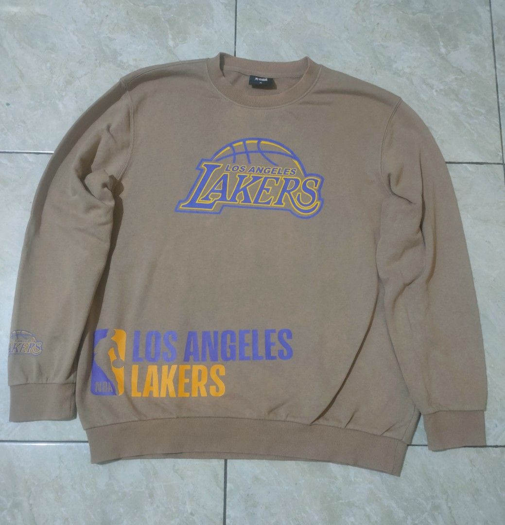 Crewneck Lakers Los angeles original (Kategori: Atasan) berada di Tangerang. Dikirim oleh nobranded_nostyle (ID iklan 1448471774, Gambar 2). Deskripsi: Bismillahirrahmanirrahim Crewneck Lakers Los angeles original Size : 72x60 Condition : warna 80%.