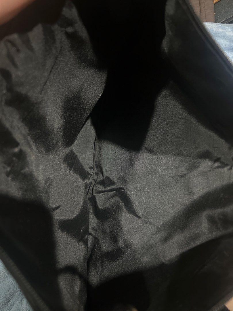 Deli Canvas Document Bag (Category: Laptop Bags & Sleeves) located in Pasig City. Submitted by minminreyn (Listing ID 1448350048, Image 2). Description: Deli Canvas Document bag Working Zipper No butas No issue Need wash lang Lalamove jnt gcash.