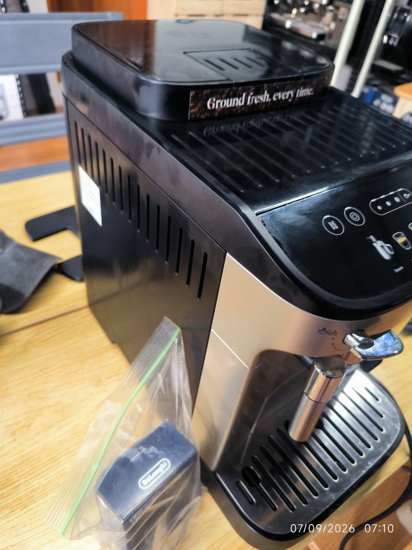 Delonghi Magnifica Evo (Category: Coffee Machines & Makers) located in Pulilan. Submitted by srtidon (Listing ID 1448482811, Image 2). Description: Delonghi Magnifica Evo (290.31.SB) *Built-in Grinder A built-in conical steel grinder with 13 adjustable settings.The coffee mill is set by default to prepare coffee correctly and should not require adjustments and regulating initially. *5 One touch Recipe Espresso, Long, Coffee, Doppio and milk funct