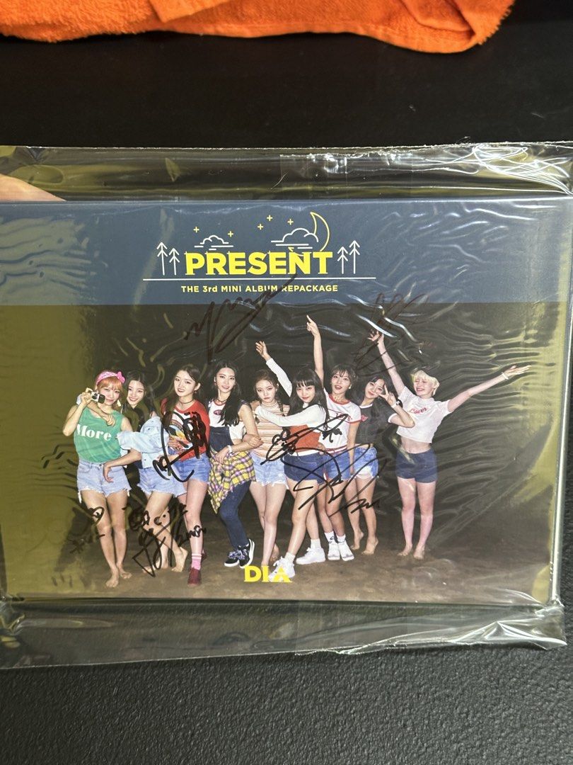 DIA All Members Present Album Mwave Blue (Category: CDs & DVDs) located in Manila. Submitted by declutteringlot (Listing ID 1448448863, Image 1). Description: .