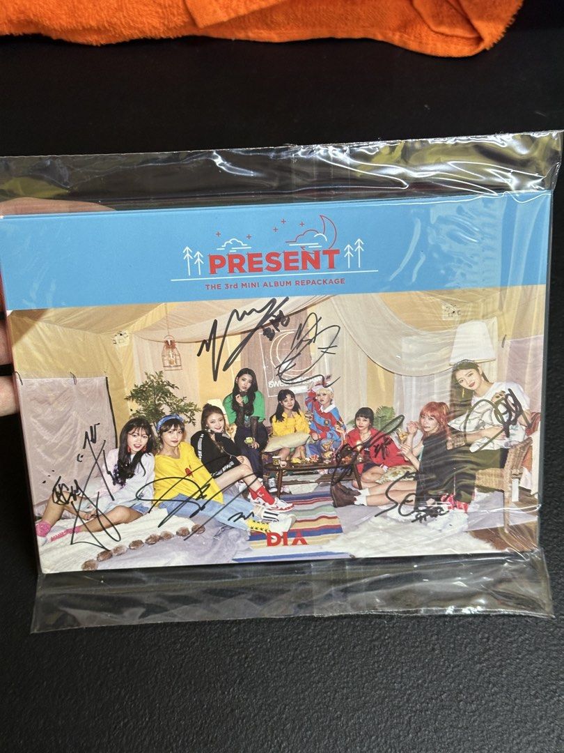 Dia All Members Signed Present Album Mwave Light Blue (Category: CDs & DVDs) located in Manila. Submitted by declutteringlot (Listing ID 1448449042, Image 1). Description: .