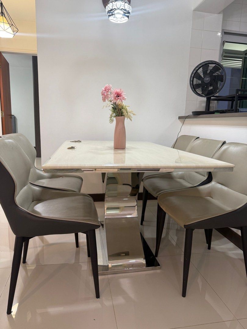 Dining Table503517392174458881