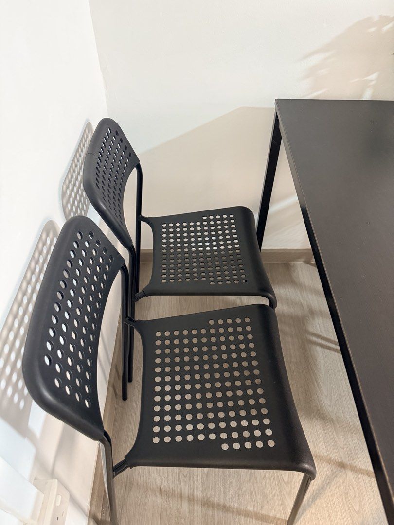 dining table (Category: Tables & Sets) located in Singapore. Submitted by loloolk (Listing ID 1448383432, Image 3). Description: got this from someone- not using it. comes with 4 chairs. .