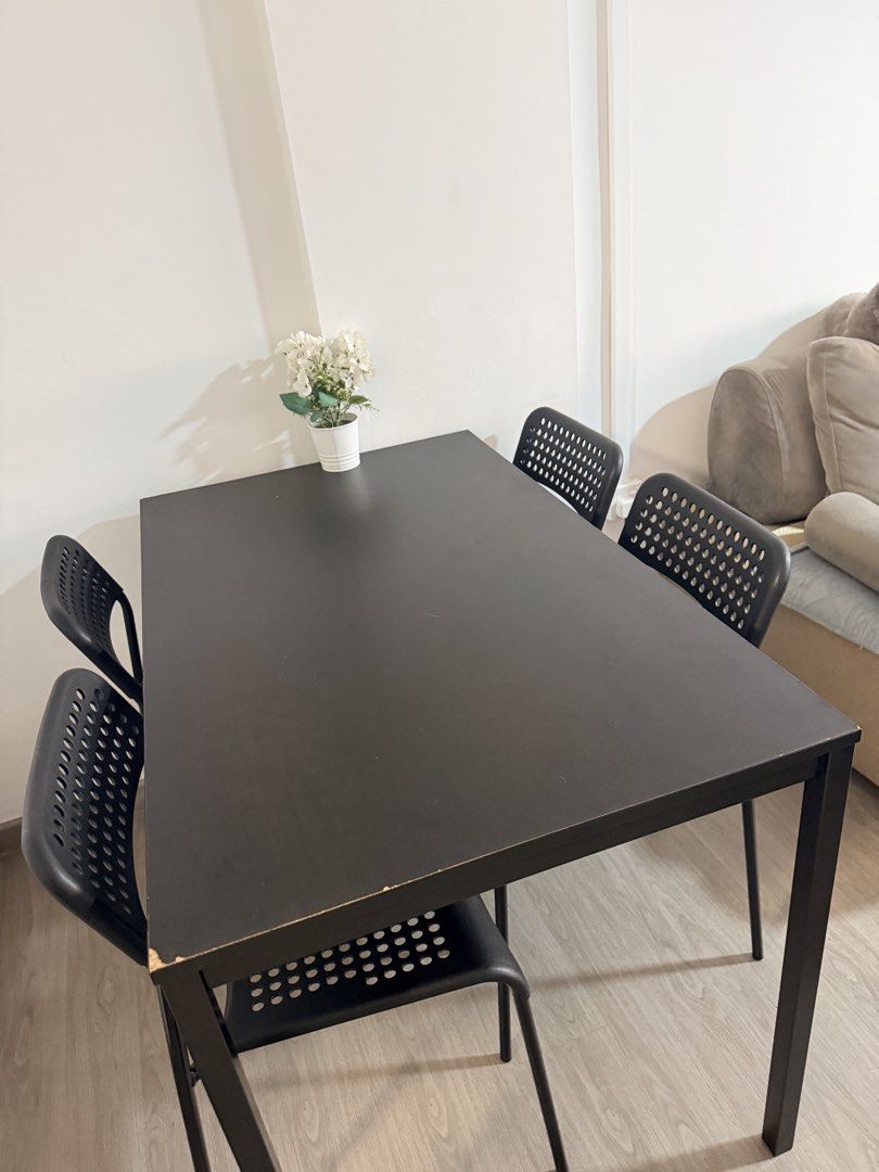 dining table (Category: Tables & Sets) located in Singapore. Submitted by loloolk (Listing ID 1448383432, Image 2). Description: got this from someone- not using it. comes with 4 chairs. .