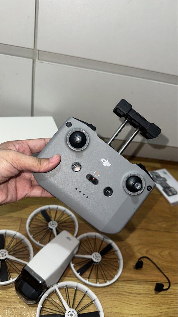 DJI flip standard kit with RC-n3 (Category: Drones) located in Pasay City. Submitted by 10ti9ers (Listing ID 1448428942, Image 3). Description: No issue 1 year warranty No issue and complete accessories - DJI flip standard kit with RC-n3 - Includes drone, controller, and all accessories - All parts are in the original box - Ideal for aerial photography and videography - Ready for your next adventure!.
