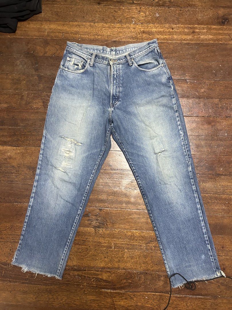Double RL Jeans (Category: Jeans) located in Quezon City. Submitted by marbeezy_amos_xxx (Listing ID 1448439850, Image 1). Description: Double RL Jeans Waist - 32 Length - 40 Thigh - 13 Leg Hole - 9 Price: 1800.