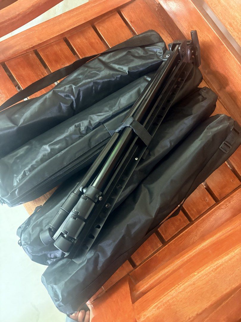 Easel Stand (Category: Tripods & Monopods) located in Pasig City. Submitted by kiesh10 (Listing ID 1448302924, Image 3). Description: - Black tripod 5pcs, one without bag - Includes black carrying bag with strap - Legs fold for convenient transport - Suitable for photo displays .