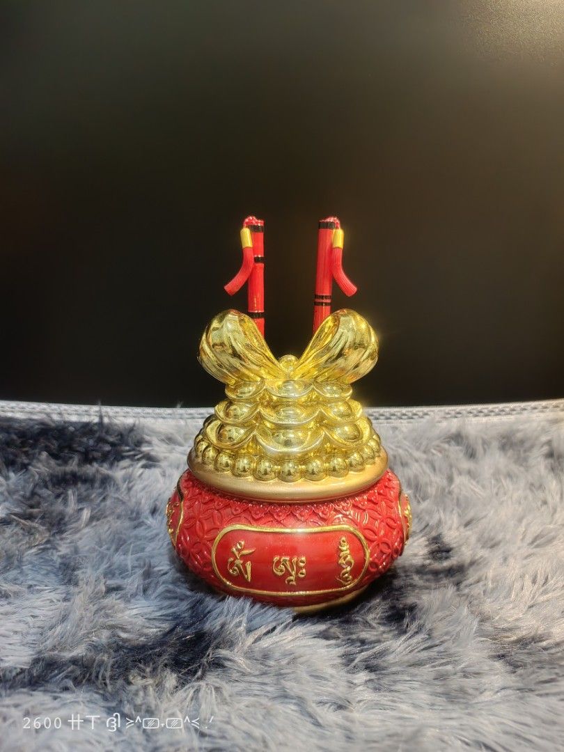Feng Shui Prosperity Treasure Bowl and Flutes (Category: Vases & Decorative Bowls) located in Baguio. Submitted by 26_zerozero (Listing ID 1448443639, Image 2). Description: ₱𝟳𝟱𝟬 𝗼𝗻𝗹𝘆 ☺ ғᴇɴɢ sʜᴜɪ ᴘʀᴏsᴘᴇʀɪᴛʏ ᴛʀᴇᴀsᴜʀᴇ ʙᴏᴡʟ ᴀɴᴅ ғʟᴜᴛᴇs 🎋🧧✨ ᴛʀᴀᴅɪᴛɪᴏɴᴀʟ Feng Shui ᴄᴜʀᴇ ᴜsᴇᴅ ᴛᴏ ɪɴᴠɪᴛᴇ ᴄᴏɴᴛɪɴᴜᴏᴜs ᴡᴇᴀʟᴛʜ ᴀɴᴅ ɢᴏᴏᴅ ғᴏʀᴛᴜɴᴇ ɪɴᴛᴏ ʏᴏᴜʀ sᴘᴀᴄᴇ... ʙʀᴀɴᴅɴᴇᴡ | ɪɴᴄʟᴜᴅᴇs 2 ᴅᴇᴛᴀᴄʜᴀʙʟᴇ ʀᴇᴅ ғʟᴜᴛᴇs ᴡɪᴛʜ ᴛᴀssᴇʟs 🎋 ᴄᴏᴍᴇs ɪɴ ᴏʀɪɢɪɴᴀʟ ᴘʀᴏᴛᴇᴄᴛɪᴠᴇ ғᴏᴀᴍ ʙᴏx ᴘᴀᴄᴋᴀɢɪɴɢ �