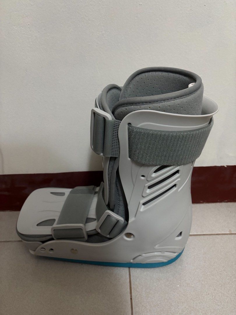 Foot brace size M (Category: Braces, Support & Protection) located in San Juan City. Submitted by ralphluizzcervantes.1 (Listing ID 1448455756, Image 1). Description: Item bought before checkup and was never used after finding out we didn’t need one. Used a day before checkup. .