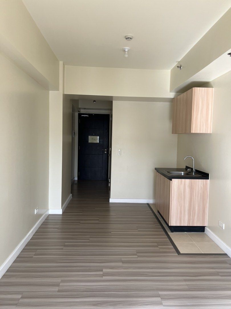 FOR RENT: Avida Cloverlesf Tower 2 Studio Unit (Category: Apartments & Condos) located in Quezon City. Submitted by hans_ong (Listing ID 1448433658, Image 3). Description: ✨ FOR LEASE | Brand New Amenity-Facing Studio Unit | Avida Cloverleaf Tower 2 ✨ Experience modern city living in this brand-new 21.8 sqm studio unit at Avida Cloverleaf Tower 2, located within Ayala Land’s master-planned Cloverleaf Estate in Balintawak, Quezon City. Positioned 