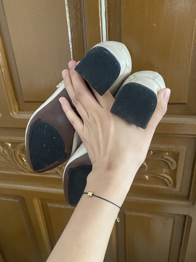 free (Category: Sandals) located in Taguig. Submitted by ficloo (Listing ID 1448322138, Image 3). Description: .