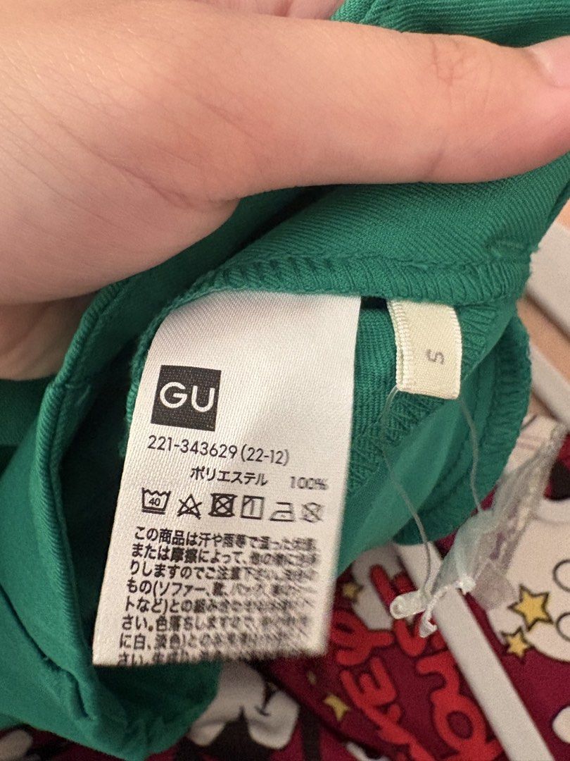 GU Green Wide Leg Pants Size S (Category: Other Bottoms) located in Pasay City. Submitted by chacha_15 (Listing ID 1448330996, Image 3). Description: - GU Wide Leg Pants - Color: Vibrant Emerald Green - Material: 100% Polyester - Fit: Relaxed, High Waist.