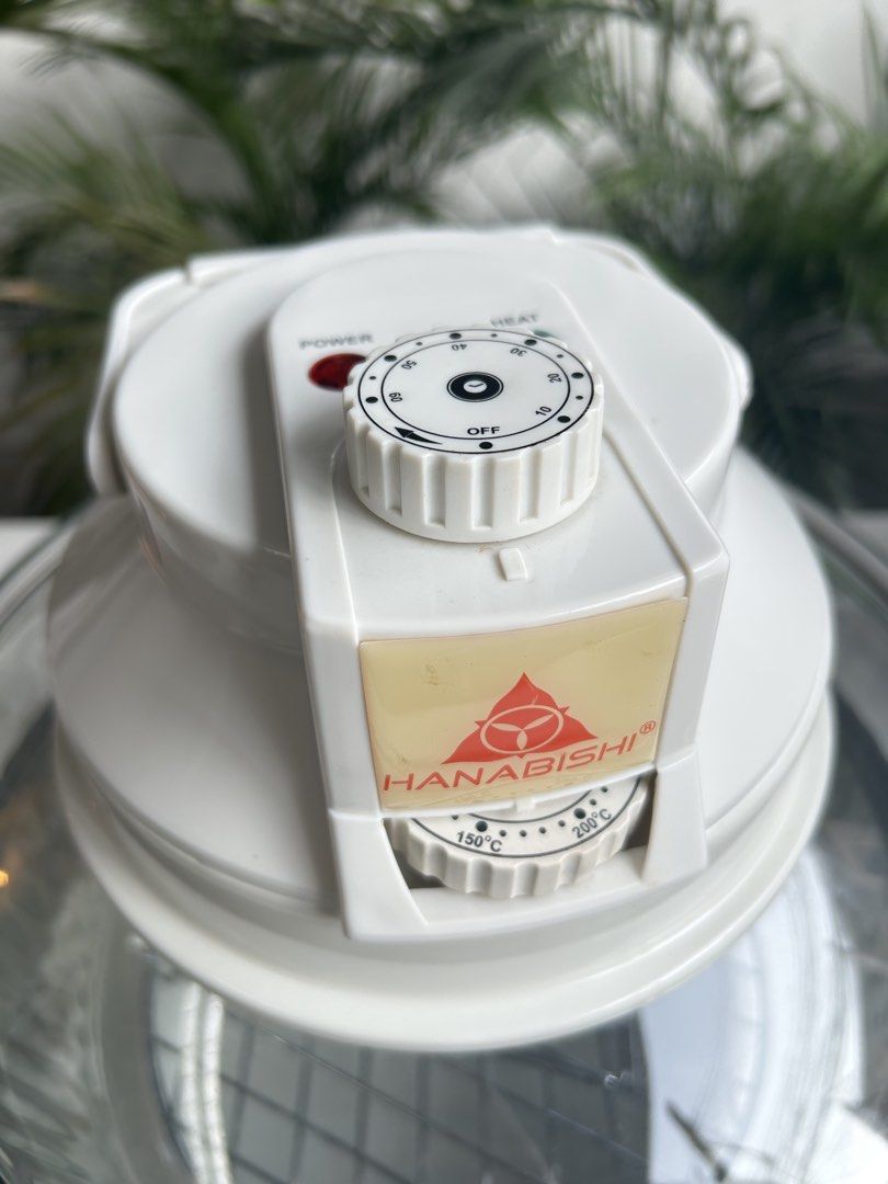 Hanabishi Turbo Broiler (Category: Ovens & Toasters) located in Makati City. Submitted by declutter__queen (Listing ID 1448291056, Image 3). Description: - Hanabishi Halogen Oven - Clear glass bowl for easy viewing - Includes racks for versatile cooking - Adjustable temperature and timer settings - Ideal for roasting, baking, and more - Simple power and heat controls - Power cord included USED ONCE.