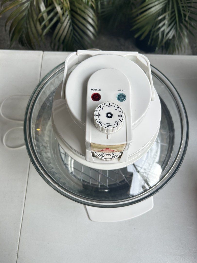 Hanabishi Turbo Broiler (Category: Ovens & Toasters) located in Makati City. Submitted by declutter__queen (Listing ID 1448291056, Image 2). Description: - Hanabishi Halogen Oven - Clear glass bowl for easy viewing - Includes racks for versatile cooking - Adjustable temperature and timer settings - Ideal for roasting, baking, and more - Simple power and heat controls - Power cord included USED ONCE.