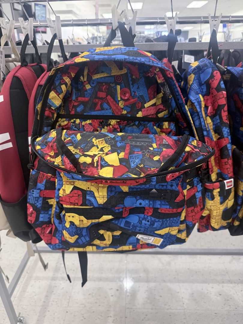 Herschel Heritage Backpack （分類：手袋及銀包）位於 Hong Kong。 由 fourseaweeds 提交（商品編號 1448477873，圖片 2）。簡介： Herschel Heritag X lego Backpack Scavenger Hunt Bricks $500 ($250 deposit) 8月22/23號交收 。