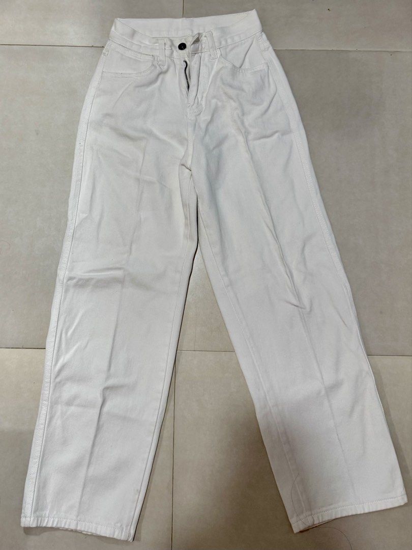 HIGH WAISTED WHITE DENIM JEANS (Category: Jeans) located in Naga. Submitted by automaticstop (Listing ID 1448436541, Image 3). Description: WHITE DENIM HIGH WAISTED JEANS Fits xs-s Used twice, really nice fabric RFS: Doesn’t fit me anymore.