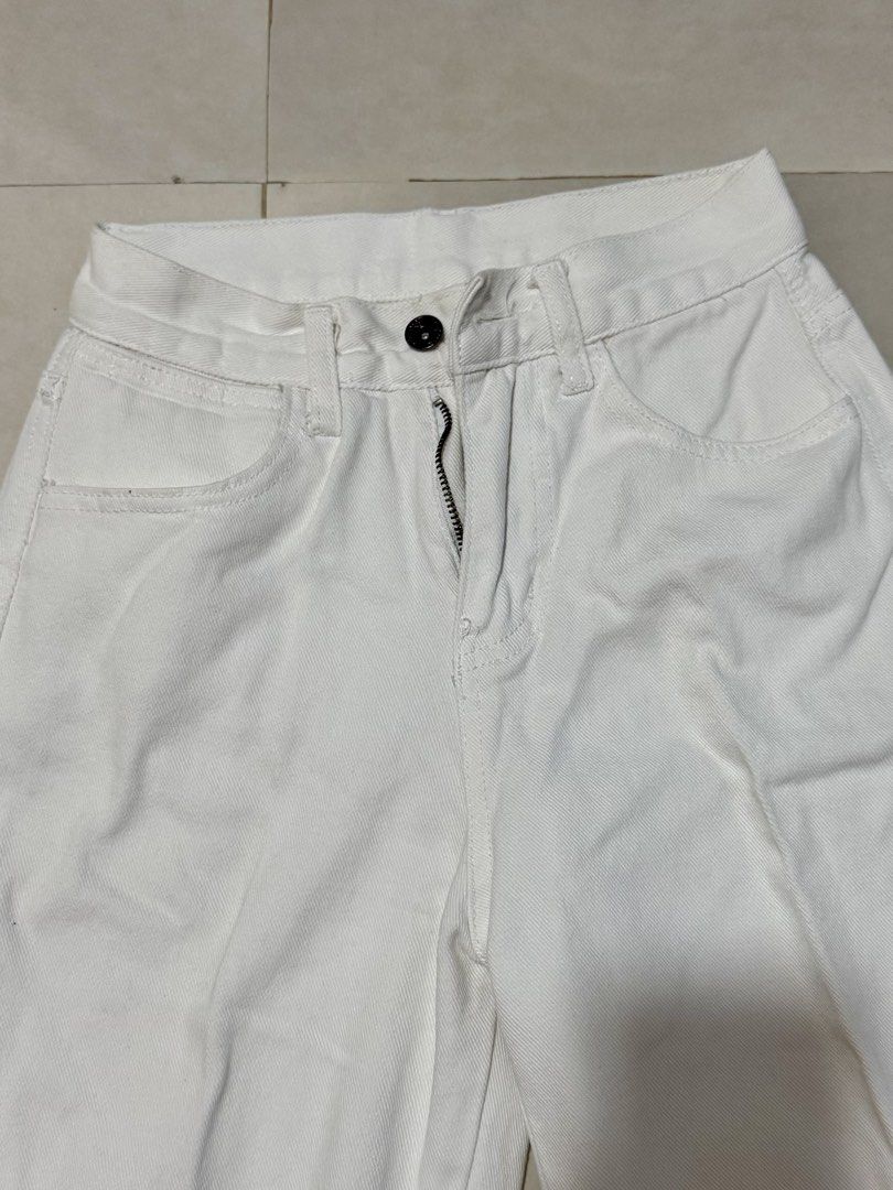HIGH WAISTED WHITE DENIM JEANS (Category: Jeans) located in Naga. Submitted by automaticstop (Listing ID 1448436541, Image 1). Description: WHITE DENIM HIGH WAISTED JEANS Fits xs-s Used twice, really nice fabric RFS: Doesn’t fit me anymore.