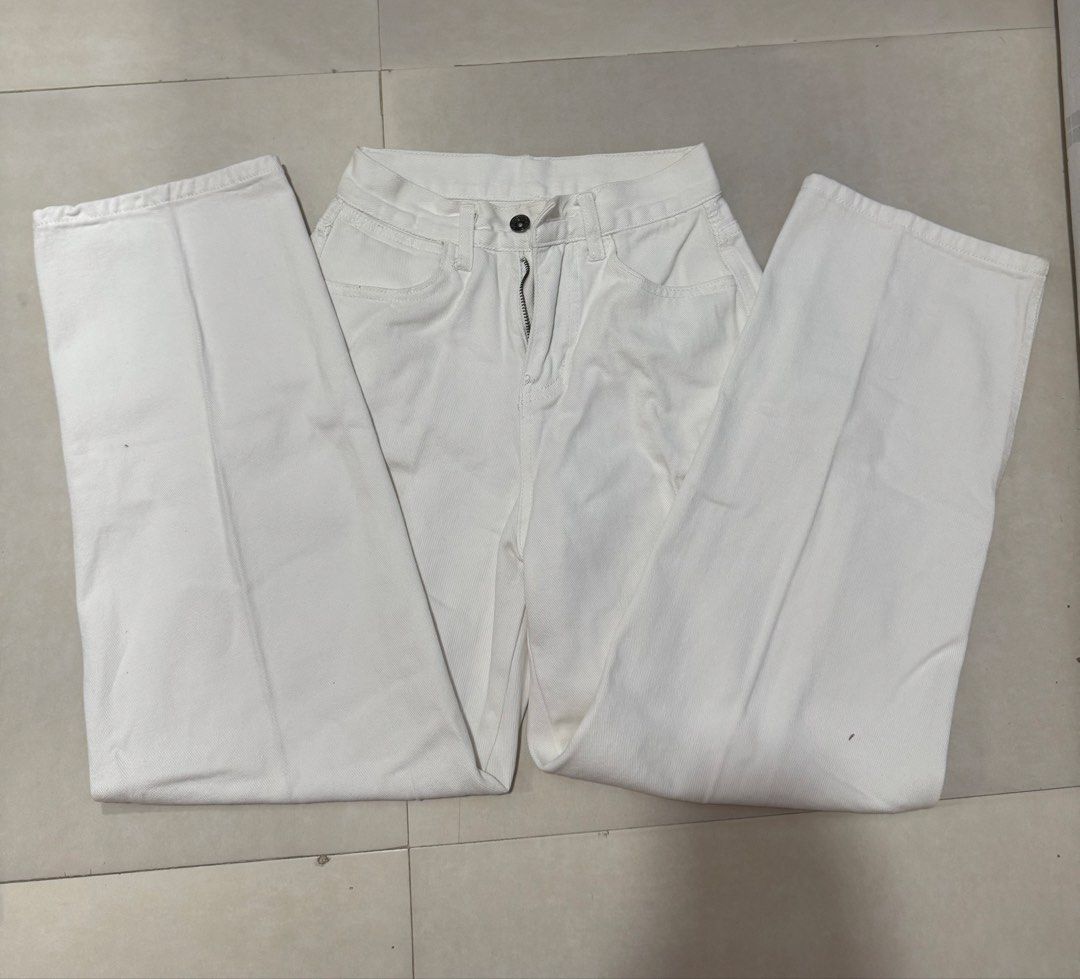 HIGH WAISTED WHITE DENIM JEANS (Category: Jeans) located in Naga. Submitted by automaticstop (Listing ID 1448436541, Image 2). Description: WHITE DENIM HIGH WAISTED JEANS Fits xs-s Used twice, really nice fabric RFS: Doesn’t fit me anymore.