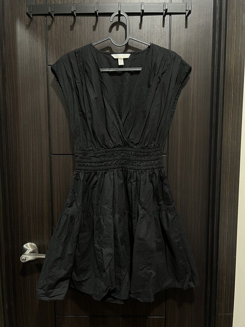 H&M Black Dress (Category: Dresses) located in Quezon City. Submitted by ccloset.cleanup (Listing ID 1448335561, Image 1). Description: SRP: 1,490 Worn Once 100% AUTHENTIC 💛 ❌ I WILL NOT REPLY TO LOW BALLERS 📣NO WHEN WORN PHOTOS, since flat-lay measurements are provided 🛵Mode of Delivery: Only Lalamove, Grab, or Angkas *Booking & Shipping fees, booked and shouldered by the Buyer* 💰Mode of Payment: GCash or Bank Transfer (BDO or BPI) *Payment 