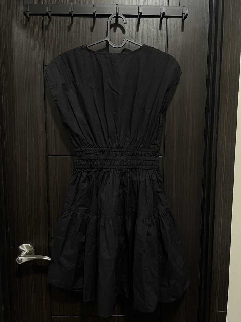 H&M Black Dress (Category: Dresses) located in Quezon City. Submitted by ccloset.cleanup (Listing ID 1448335561, Image 2). Description: SRP: 1,490 Worn Once 100% AUTHENTIC 💛 ❌ I WILL NOT REPLY TO LOW BALLERS 📣NO WHEN WORN PHOTOS, since flat-lay measurements are provided 🛵Mode of Delivery: Only Lalamove, Grab, or Angkas *Booking & Shipping fees, booked and shouldered by the Buyer* 💰Mode of Payment: GCash or Bank Transfer (BDO or BPI) *Payment 
