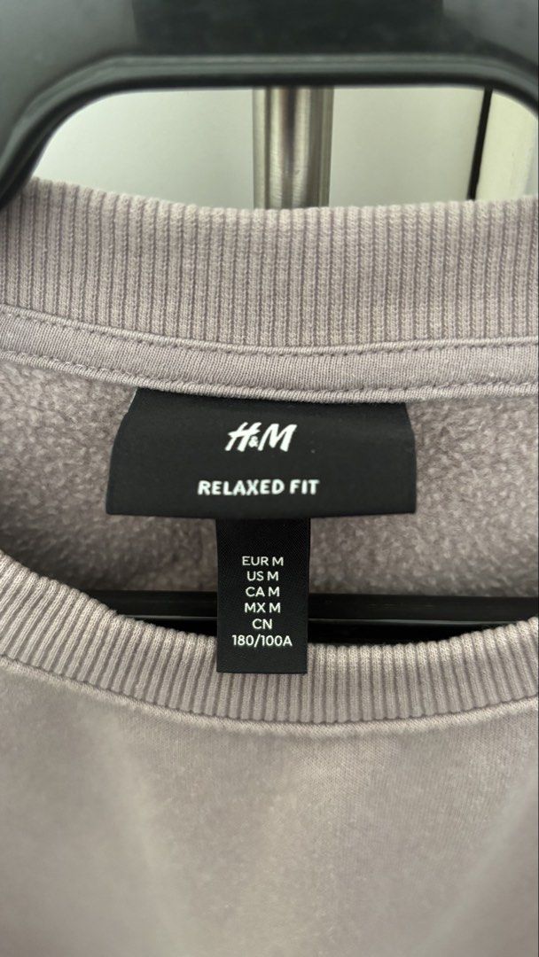 H&M Crewneck Sweatshirt (Category: Coats, Jackets and Outerwear) located in Muntinlupa City. Submitted by SFP33 (Listing ID 1448327502, Image 3). Description: Used with slight color fading Size M Negotiable (just offer) PM for dimensions Shipping c/o buyer MOP: Unionbank/Gcash.