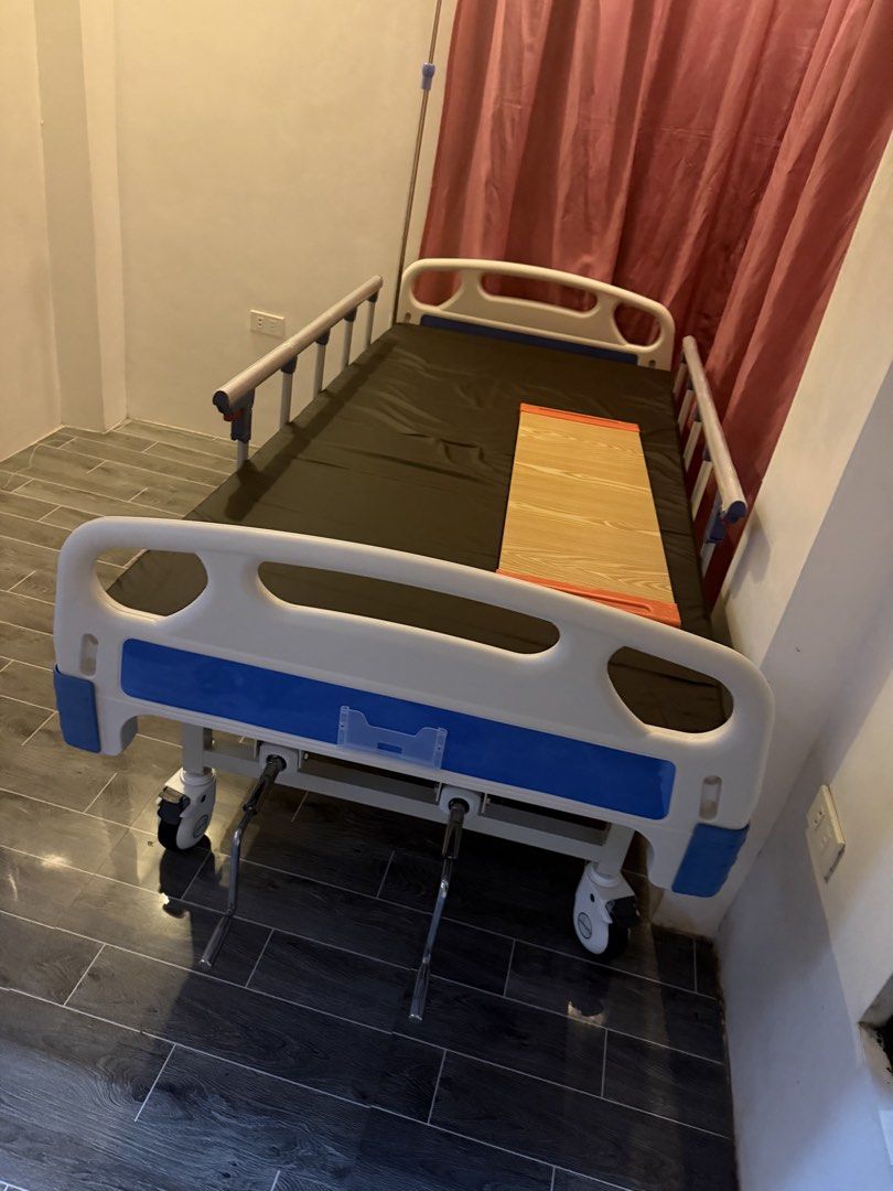 Hospital bed 2 cranks (Category: Medical Supplies & Tools) located in Quezon City. Submitted by inday2026 (Listing ID 1448439933, Image 1). Description: Hospital bed 2 cranks Mattress,overbed table, iv pole Brandnew Onhand Deliver COD Gcash bank upon delivery.