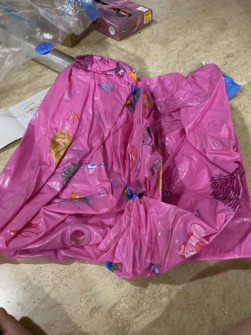 Inflatable pool (Category: Infant Playtime) located in Singapore. Submitted by threerss (Listing ID 1448390211, Image 2). Description: Inflatable pool around 1.5m in diameter. Fit nicely into balcony or garden. Suitable for toddlers. I’m good condition. .