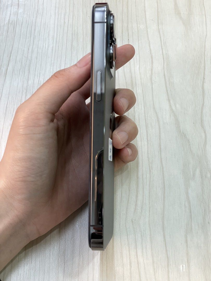 由 rou0106 (刊登 ID 1448372813，圖片 3) 提交，位於 桃園市 (Taoyuan) 的 二手機-iPhone 13 pro 256G 黑 (類別：iPhone 13 系列)，說明：更換過液晶 電池 功能正常 保固三個月 。