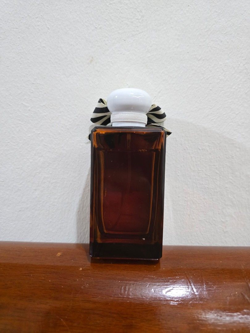 Jo Malone London Ginger Biscuit (Category: Fragrance & Deodorants) located in Makati City. Submitted by l.declutter (Listing ID 1448348442, Image 2). Description: Jo Malone London Ginger Biscuit 100ml - Amber glass bottle with white cap - Limited edition scent - 80%-90% full - Box is still included.