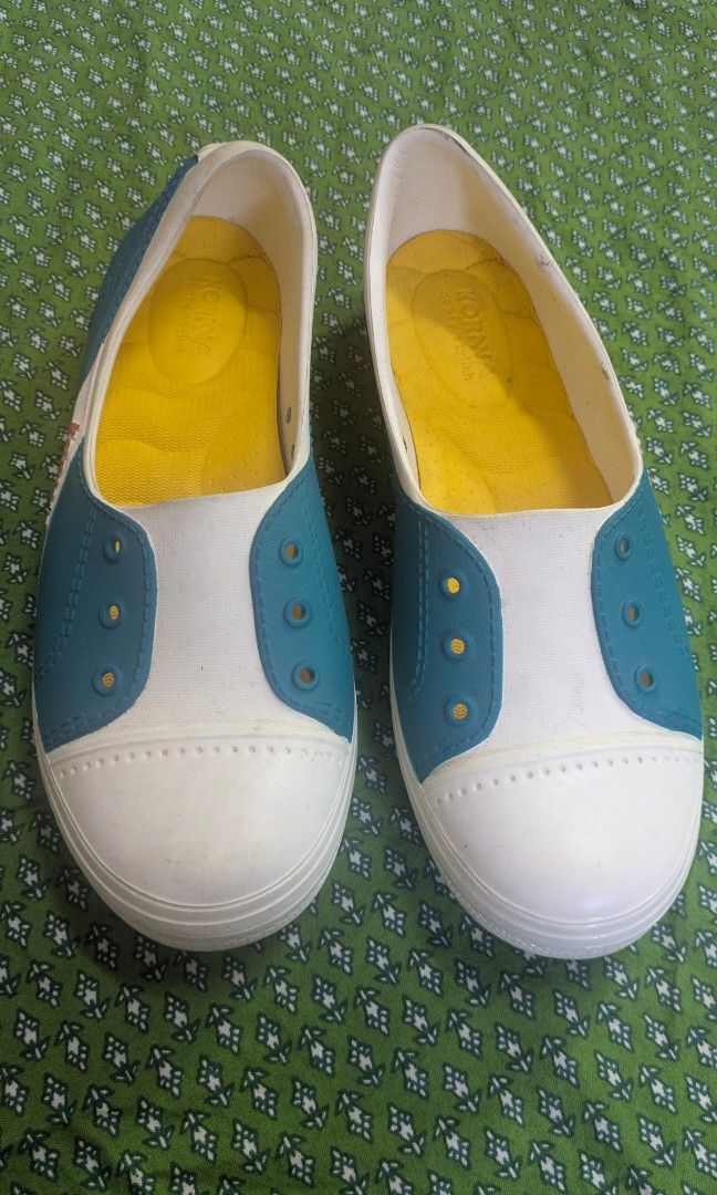 Kornna blue teal EVA flat shoe ultralight Maryjane ballerina minimalist like Crocs keen medifeet poron skechers Scholl (Category: Flats) located in Kuala Lumpur. Submitted by collective_inc (Listing ID 1448407163, Image 2). Description: •women US7 •outer sole 24.5cm •condition like new.