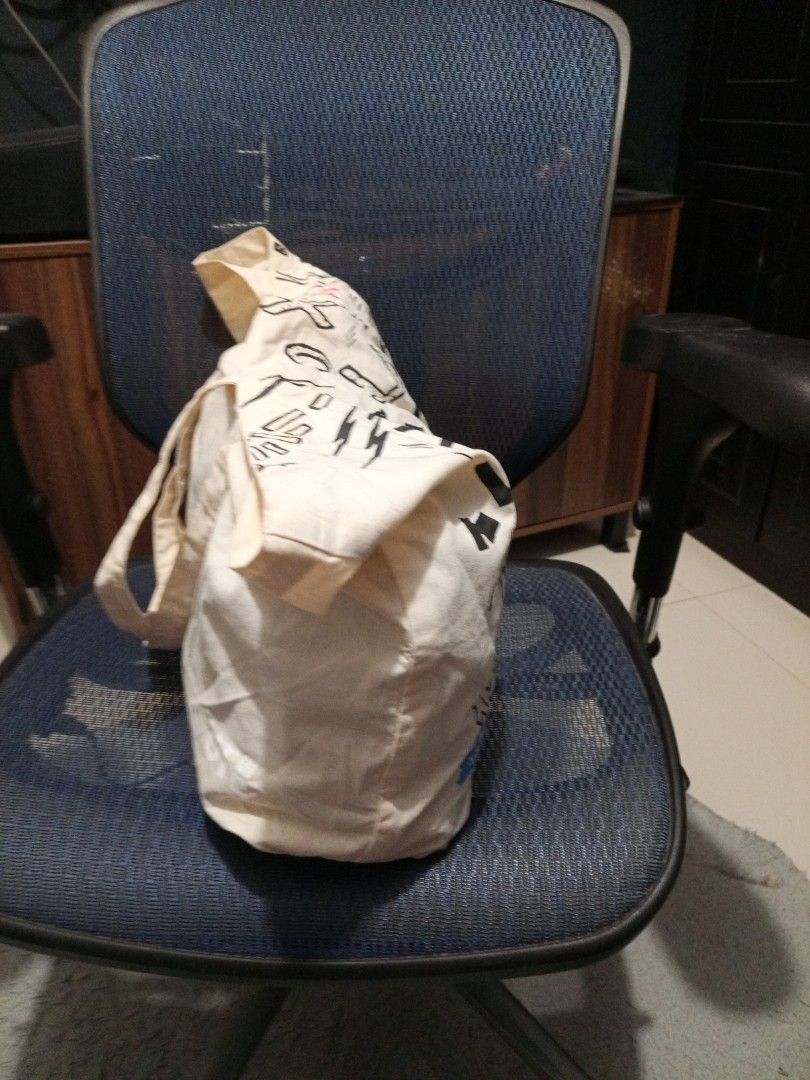 Large Cloth Tote Bag by UNI QLO (Category: Tote Bags) located in Manila. Submitted by hermiepiam75360 (Listing ID 1448443186, Image 3). Description: .