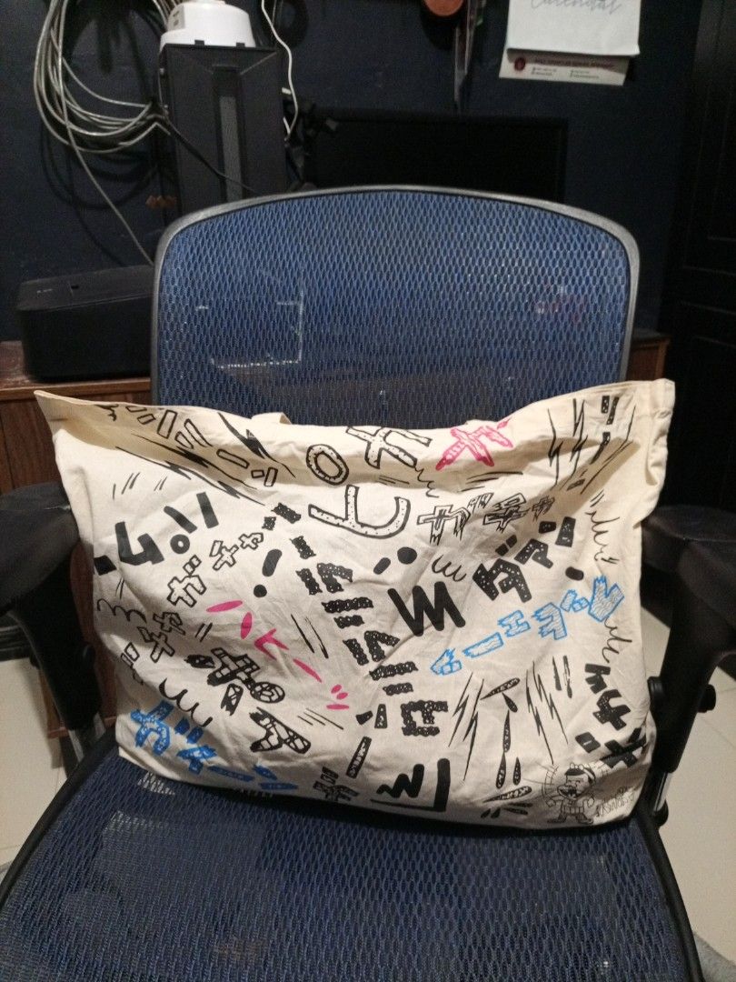 Large Cloth Tote Bag by UNI QLO (Category: Tote Bags) located in Manila. Submitted by hermiepiam75360 (Listing ID 1448443186, Image 1). Description: .