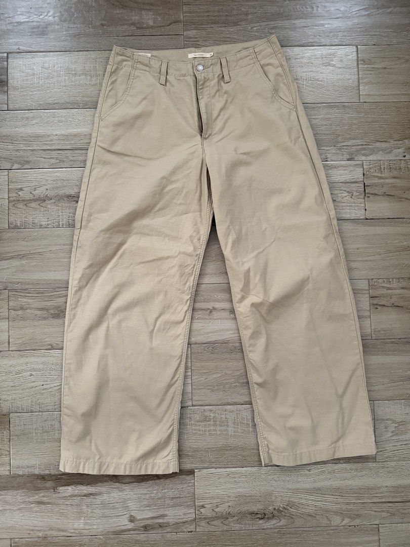Levi's '90s Straight Khaki Pants Size 31 (Category: Jeans) located in Cavite. Submitted by _ysa_belle (Listing ID 1448336765, Image 1). Description: Item: Levi’s ‘90s Straight Pants Size: 31 Style: Straight leg, casual khaki/tan trousers Condition: Good as new, no issues Price: 1000 .